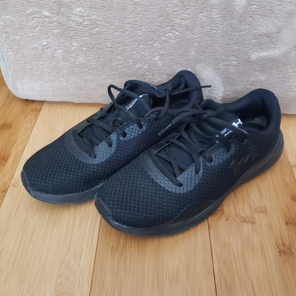 Under Armour running shoes - Picture 2 of 8